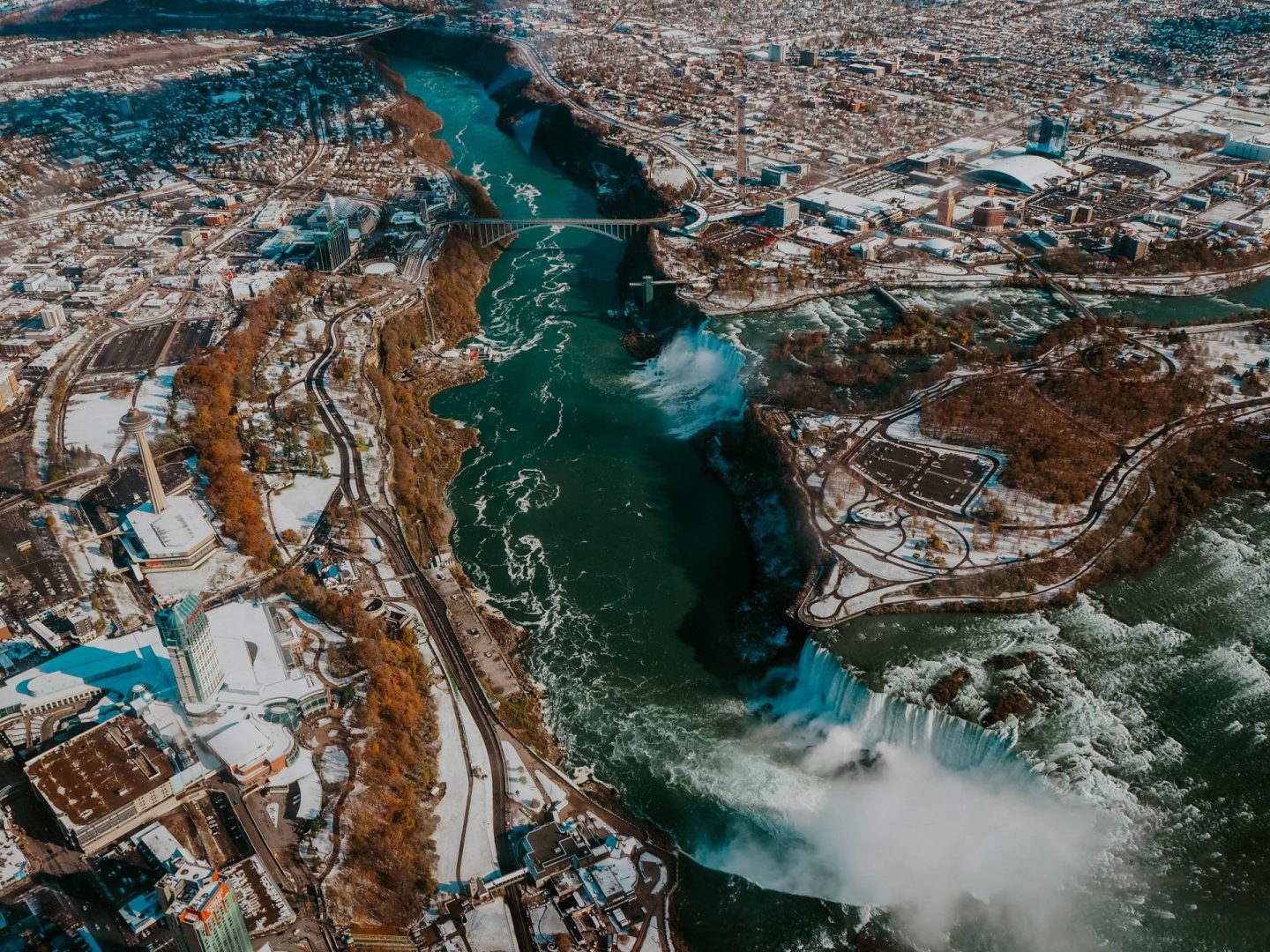 Toronto : Travel Guide <br> Niagara Falls & Beyond